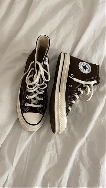 kahverengi converse
