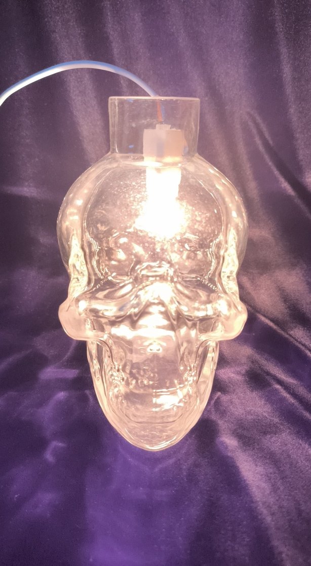Şeffaf Kafatası Tasarımlı Masa Lambası - Görsel 2