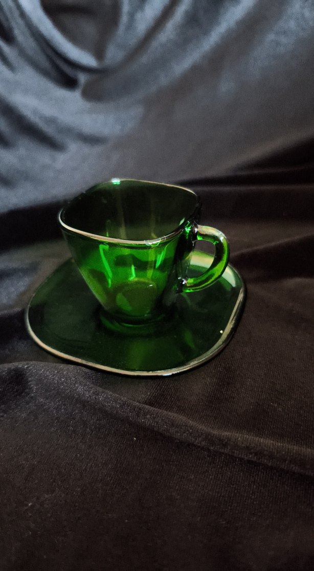 Koyu Yeşil Cam Fincan ve Tabak - Görsel 2