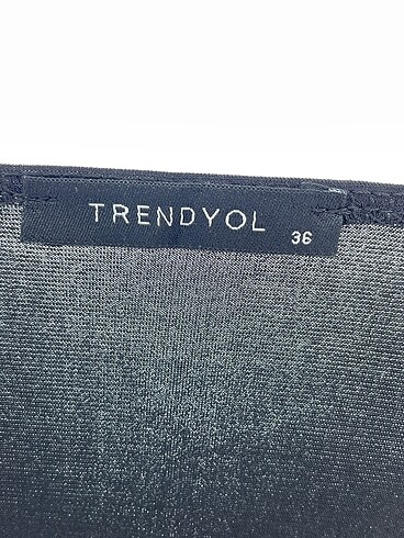 36 Beden siyah Renk Trendyol & Milla Bluz %70 İndirimli.