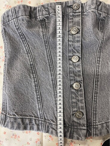 s Beden gri Renk Gri denim büstiyer??
