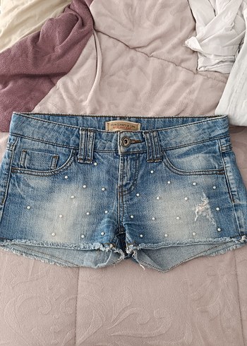 Kadın Mini Denim Şort İnci Detaylı