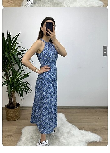 Halter yaka elbise