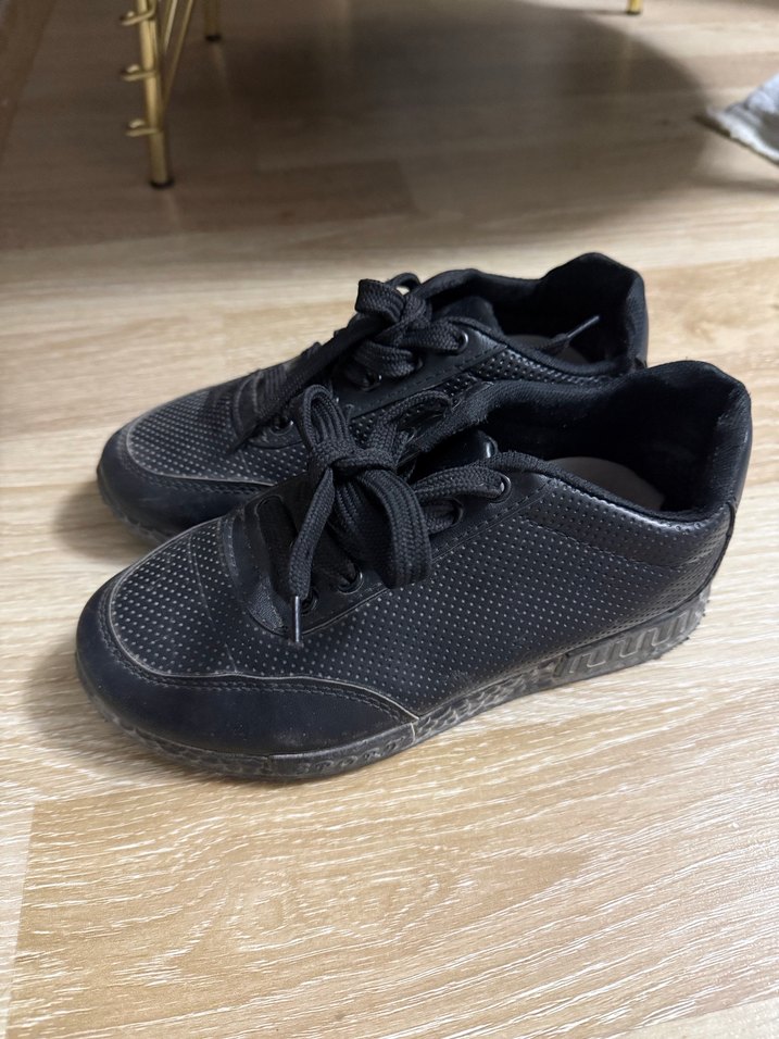 Siyah Bağcıklı Kadın Spor Ayakkabı 36 numara - Görsel 3