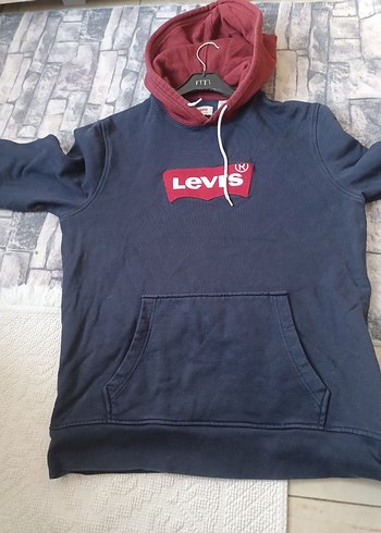 Levis m