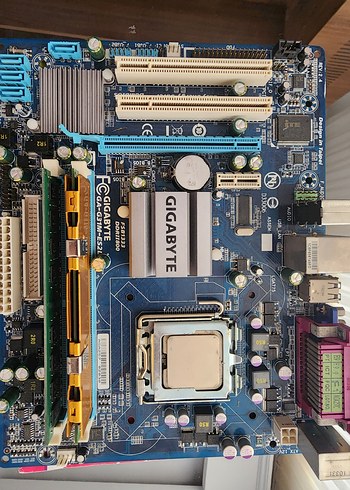 Anakart + İşlemci + 4GB DDR2 RAM Seti | Gigabyte GA-G31M-ES2L