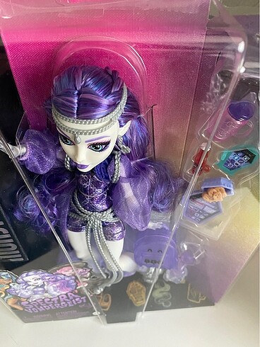  Beden Monster High Spectra