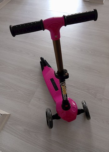 Pembe Çocuk Scooterı ışıklı sıfır