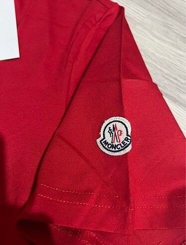 xl Beden kırmızı Renk Moncler XL Tek !