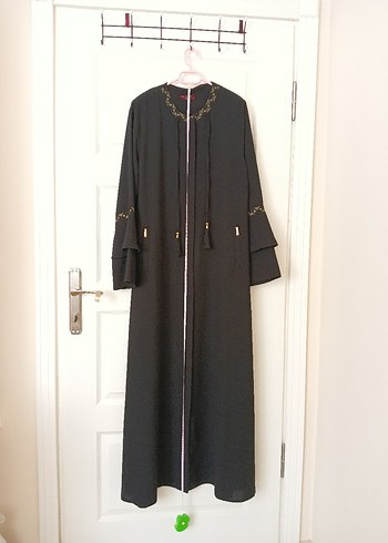 Siyah Nakışlı Püsküllü Ferace - Görsel 3