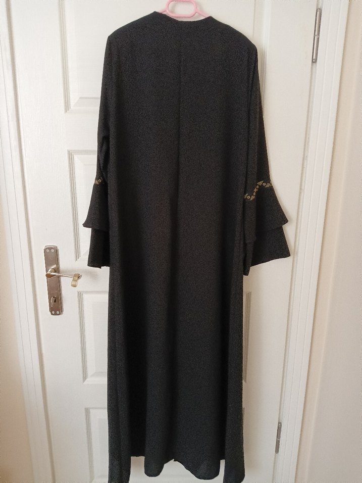 Siyah Nakışlı Püsküllü Ferace - Görsel 2