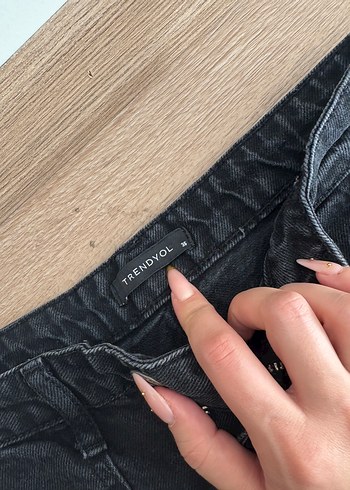 Trendyol & Milla Siyah Kemerli Rahat Kesim Kadın Kot Pantolon
