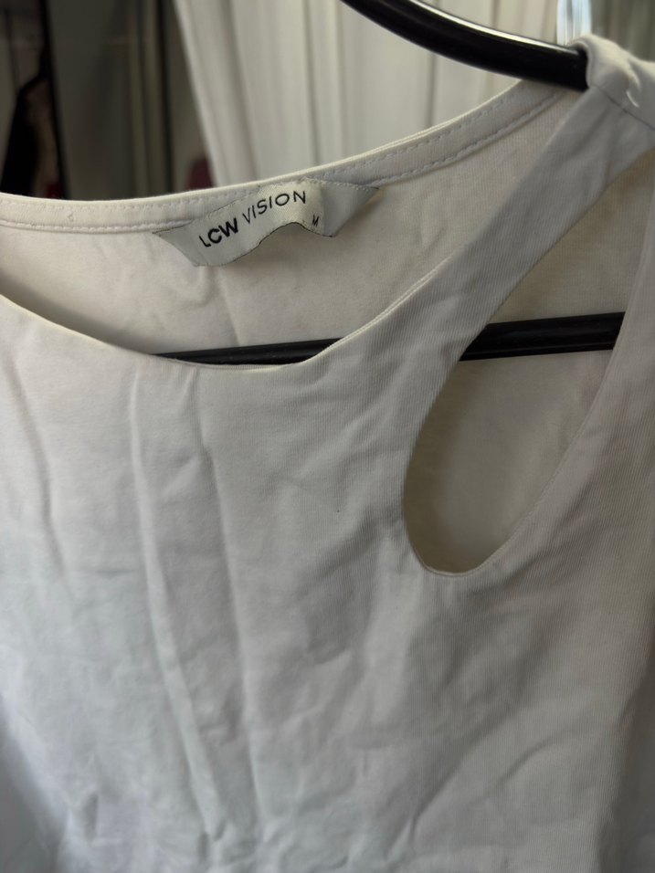 Beyaz Yüksek Yakalı Kadın Atlet - Görsel 2