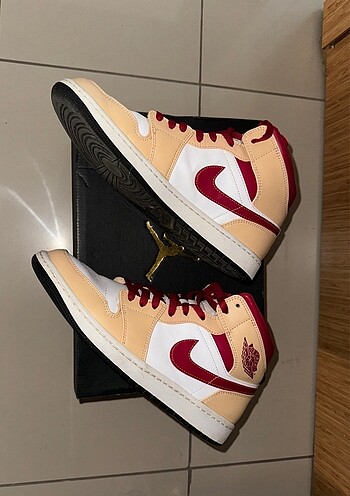 AIR JORDAN 1 MID BEIGE RED