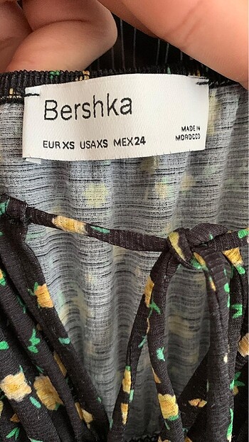 xs Beden bershka elbise