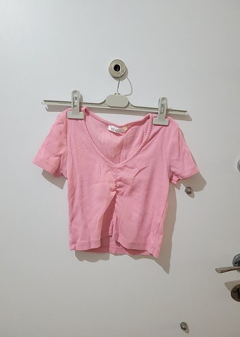 Pembe V Yaka Crop