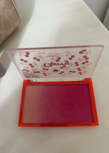 revolution cherry allık blush - Görsel 2