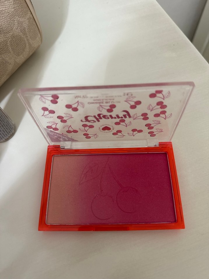 revolution cherry allık blush - Görsel 2