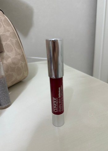 clinique chubby lipstick 03 mightiest maraschino - Görsel 2