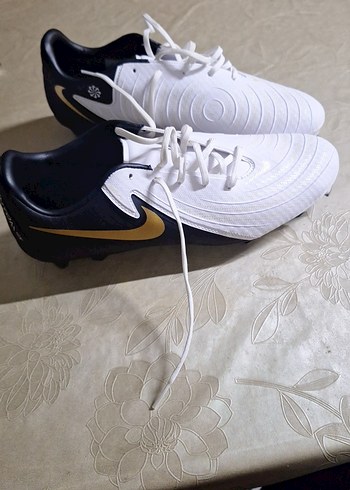 Erkek Beyaz Siyah Bağcıklı Futbol Ayakkabısı - Görsel 2