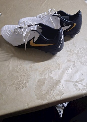 Erkek Beyaz Siyah Bağcıklı Futbol Ayakkabısı - Görsel 4