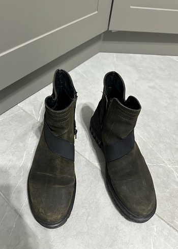 Haki rengi Süet Kadın Kemerli Dolgu Topuk Bot - Görsel 6