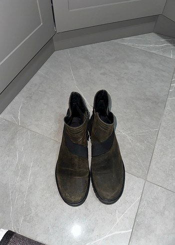 Haki rengi Süet Kadın Kemerli Dolgu Topuk Bot - Görsel 2