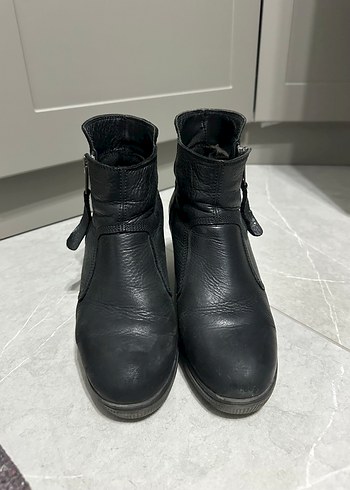 Siyah Deri Tokalı Kadın Bot - Görsel 2