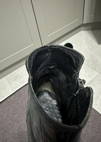 Siyah Deri Tokalı Kadın Bot - Görsel 4