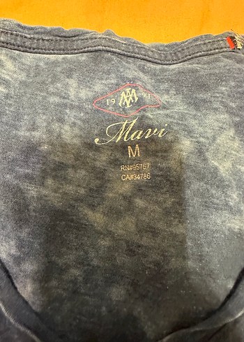 Lacivert V Yaka Batik Desenli Kadın tişört - Görsel 2