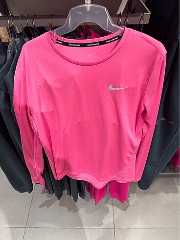 Nike üst