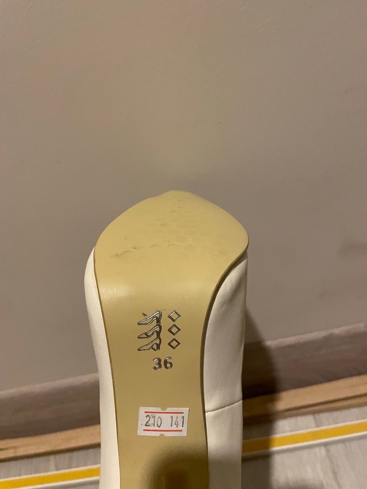 Beyaz Minimalist Stiletto Topuklu Kadın Ayakkabı - Görsel 3