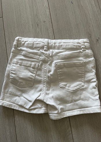 Düğmeli Beyaz Kız Şortu - Görsel 2