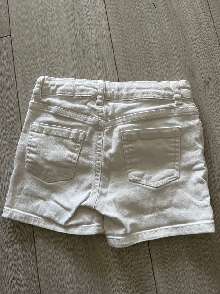 Düğmeli Beyaz Kız Şortu - Görsel 2