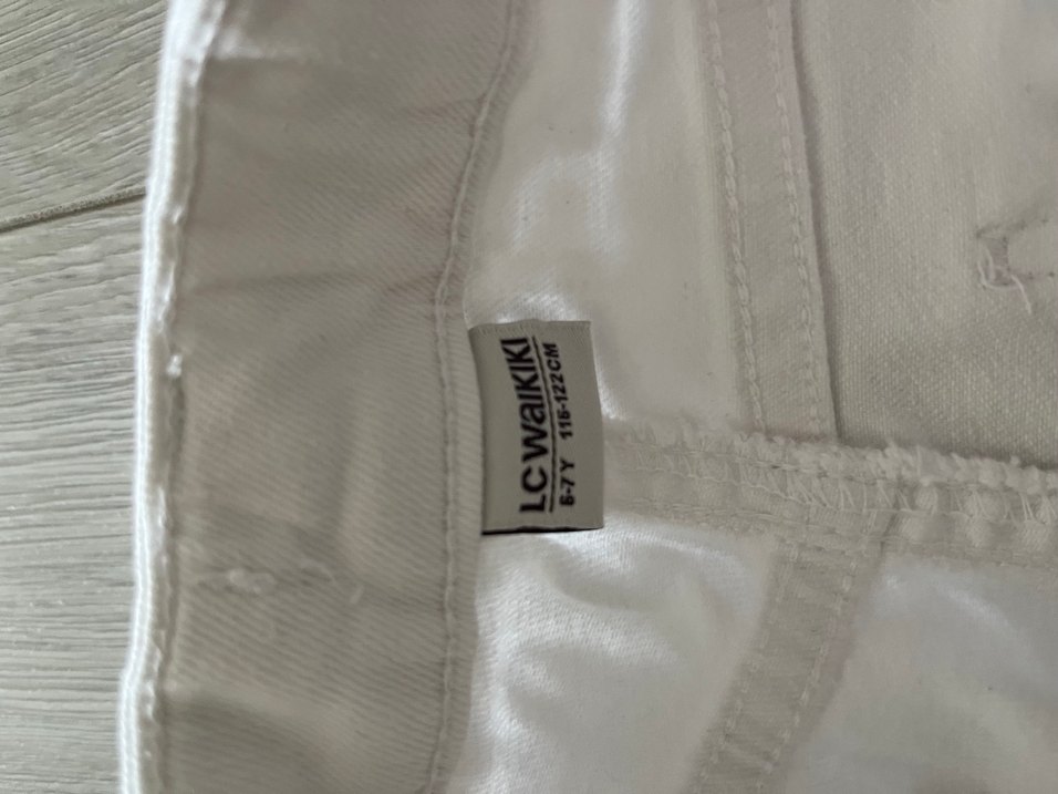 Düğmeli Beyaz Kız Şortu - Görsel 3