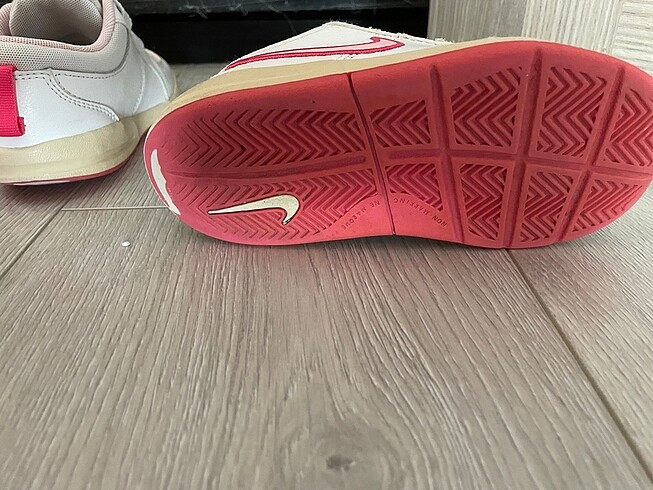 28 Beden beyaz Renk Nike kız çocuk ayakkabı