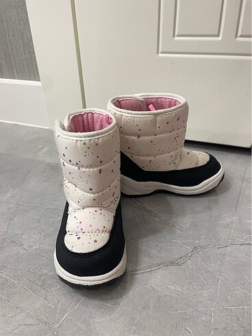 LC Waikiki 24 numara kız çocuk bot