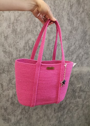 Pembe çanta
