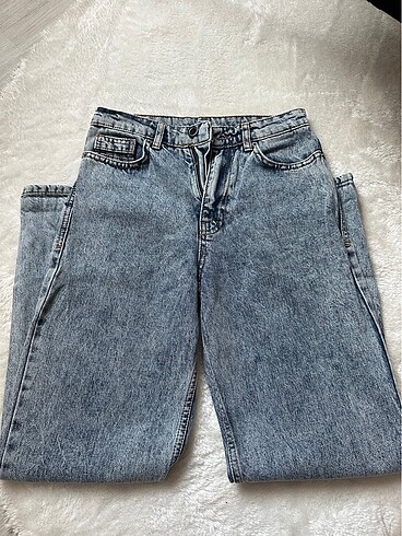 Calvin Klein mom jean