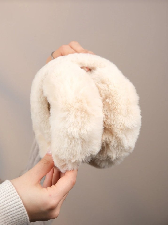 Beyaz Peluş Kulaklık - Görsel 2