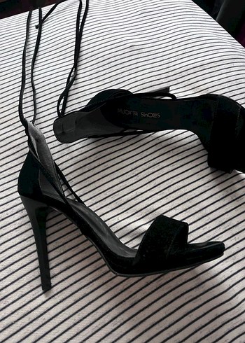 Siyah Yılan Desenli Bağcıklı İnce Topuklu Ayakkabı - Görsel 3