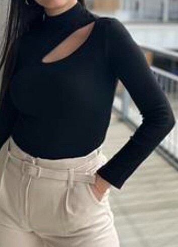 Uzun kollu önden dekolteli buluz - Görsel 2