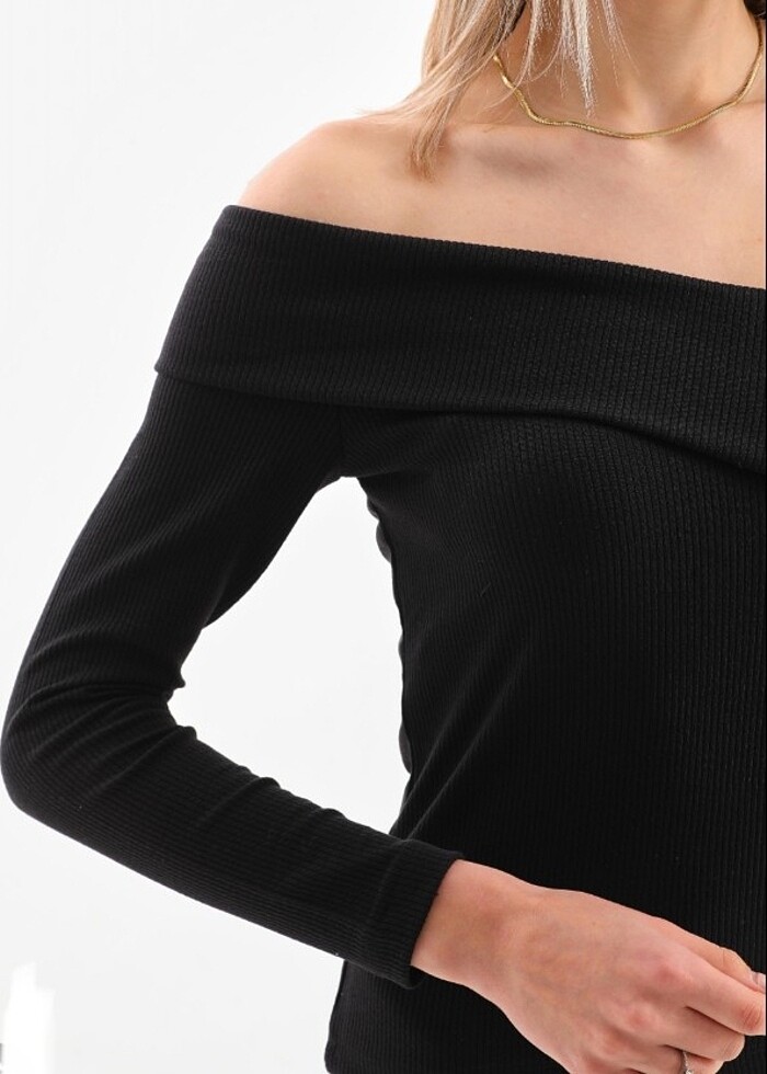 Omzuna açık uzun kollu siyah bluz - Görsel 2