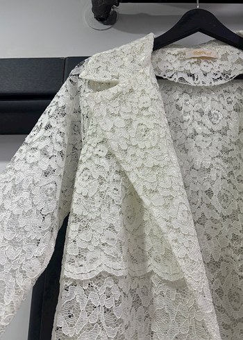 Uzun Kırık Beyaz Fransız Danteli Trençkot - Görsel 4
