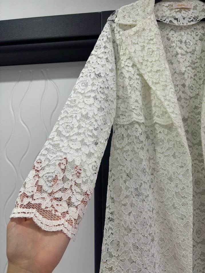 Uzun Kırık Beyaz Fransız Danteli Trençkot - Görsel 2