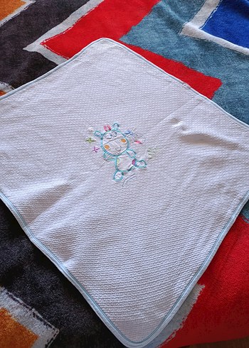 Renkli Nakışlı Beyaz Çocuk Battaniyesi - Görsel 3