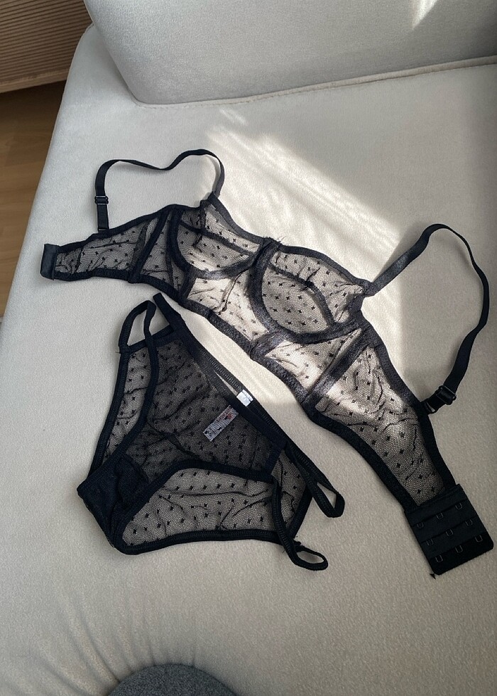 Siyah transparan iççamaşırı takımı - Görsel 2