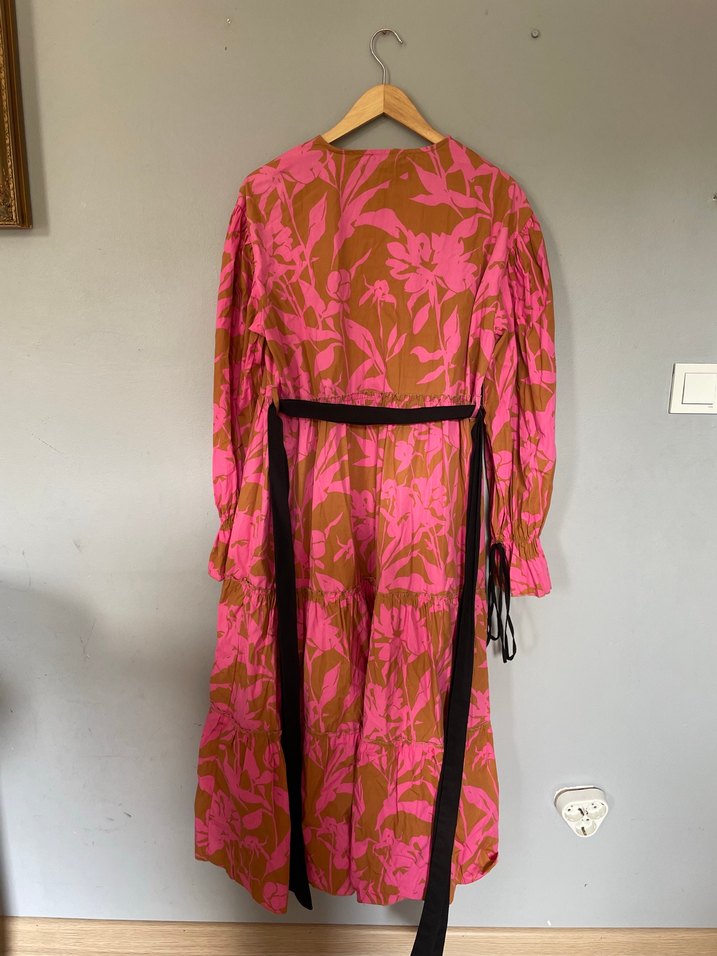 Zarif Pembe Bağcıklı Yazlık Elbise - Görsel 5