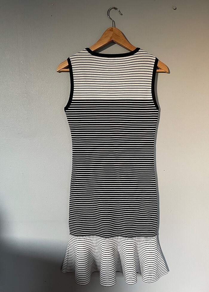 Özge Ulusoy Çizgili Elbise - Görsel 2