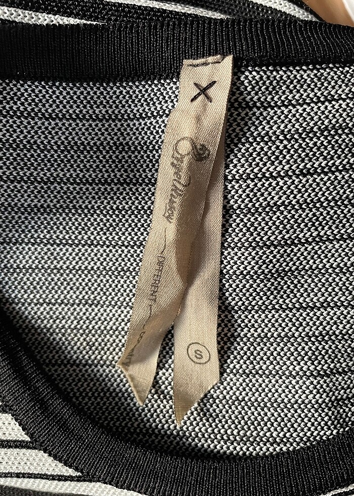 Özge Ulusoy Çizgili Elbise - Görsel 3